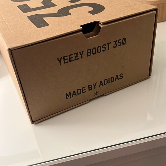 Yeezy Boost 350 V2 ‘OREO’ - Picture 3 of 10